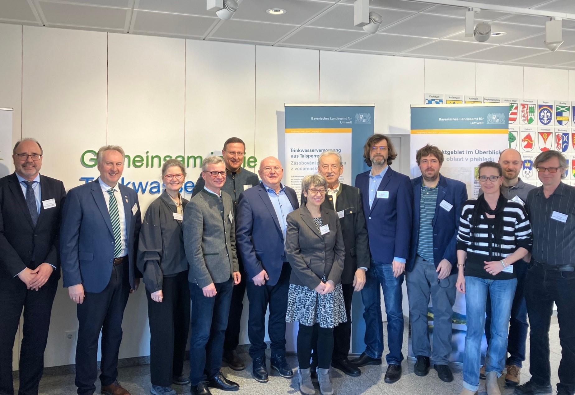 Projektpartner von deutscher und tschechischer Seite (LfU, Zweckverband waldwasser, Regionalbehörden und Projektpartner T. G. Masaryk Water Research Institute und Povod Vlta State Enterprise) (Quelle: LfU)