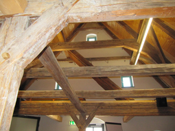 Dreistöckige Dachkonstruktion
